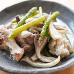 手羽元とアスパラにんにくバター蒸し2206