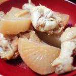 鶏肉と大根の黒酢煮　小松菜のからし和え